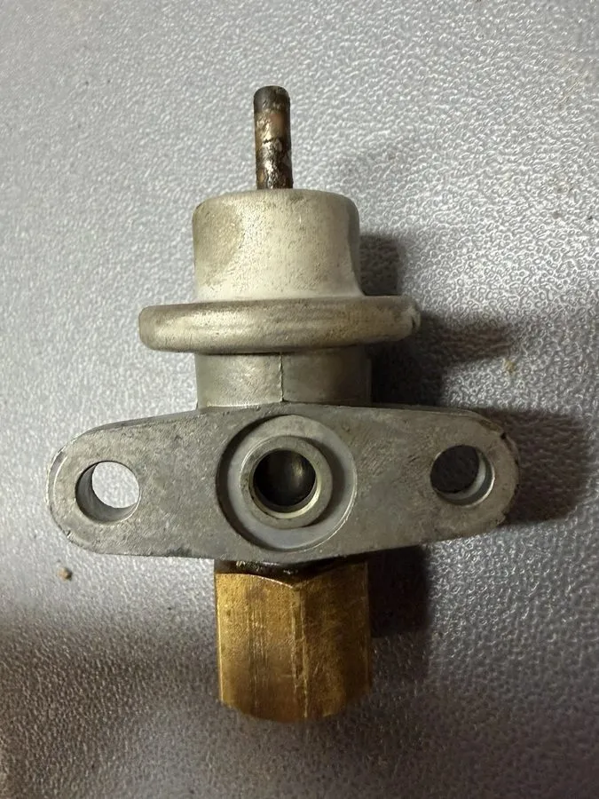 Трубопроводная арматура Fuel Pressure Regulator Mercury Mercruiser 262 V6 / 305 