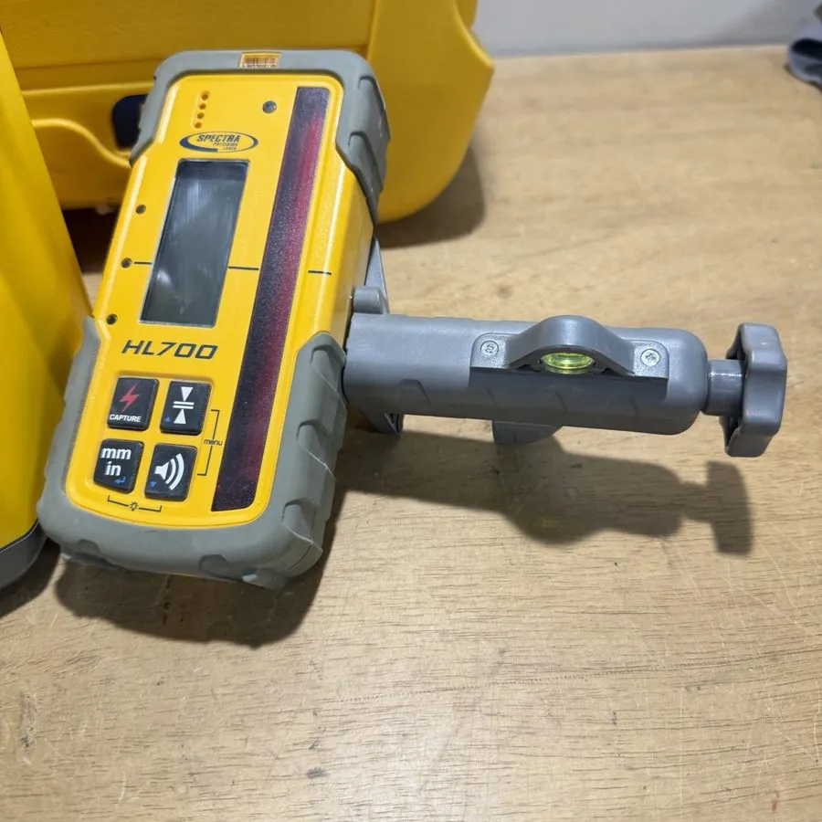 Нивелир Spectra Precision Laser Level LL300N w/ Tripod Stand & HL450 Receiver — фото лота 2