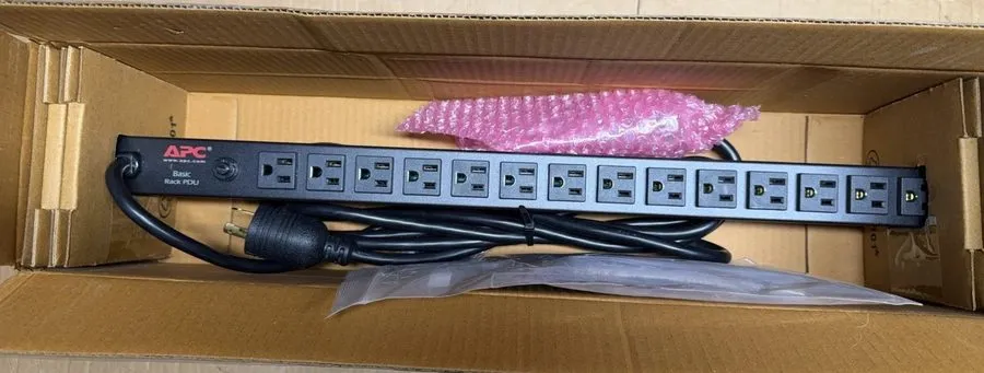 Блок розеток APC AP9567 Rack PDU Power Distribution Unit 15 Amp 14 Outlets