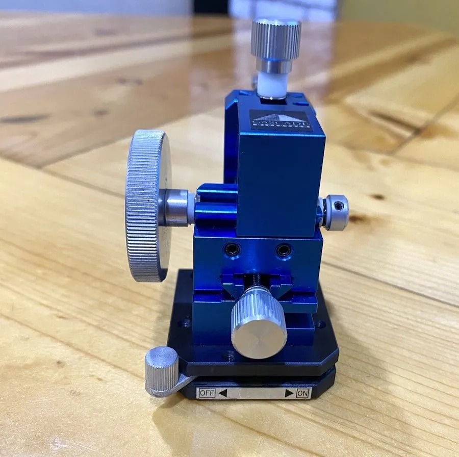 Электронный компонент CASCADE MICROTECH DCM-100 THREE AXIS MICROPOSITIONER, MAGN — фото лота 1