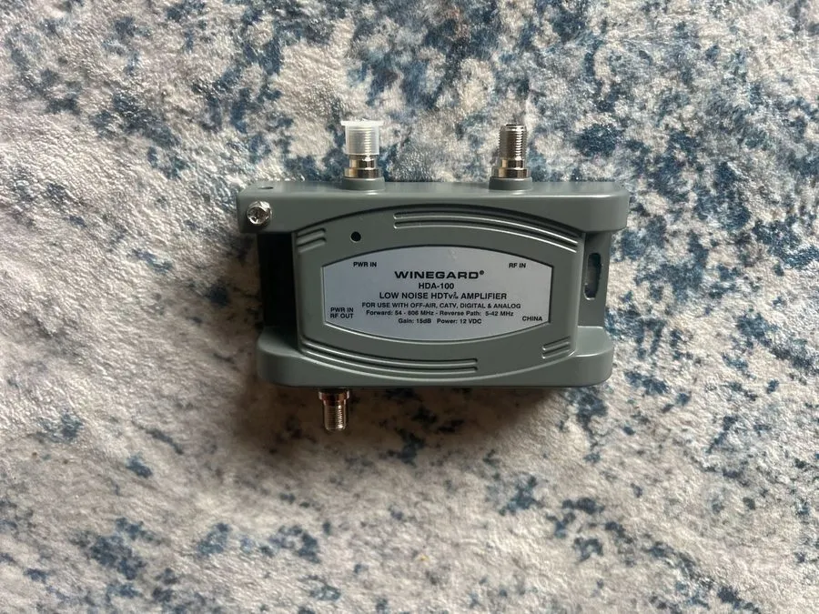 Усилитель ТВ-сигнала Winegard HDA-100 Low Noise HDTV Distribution Amplifier — фото лота 1