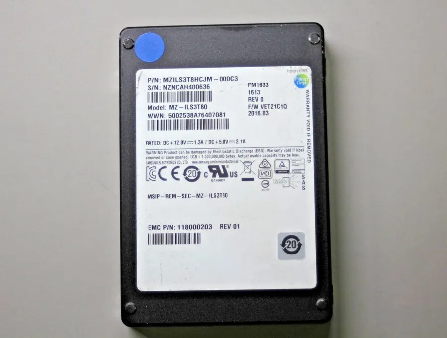 SSD-накопитель Samsung PM1633 3.84TB SSD SAS Solid State Drive MZILS3T8HCJM-000C