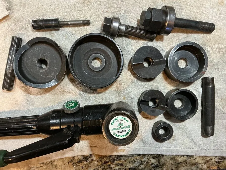 Электрооборудование GREENLEE 79045B HYDRAULIC PUNCH DRIVER QUICK DRAW 90 KNOCKOU — фото лота 1