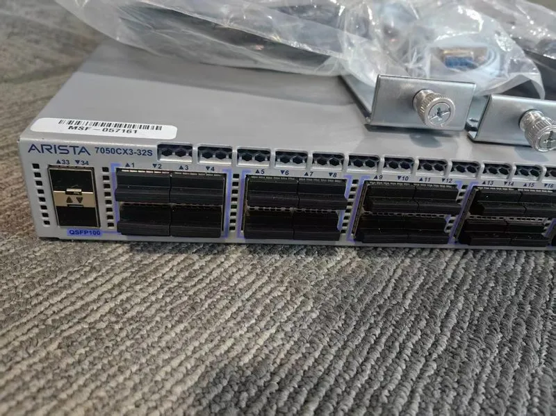 Коммутатор Arista DCS-7050CX3-32S-R 7050X3, 32x100GbE QSFP+2xSFP+ Switch W/2xAC — фото лота 3
