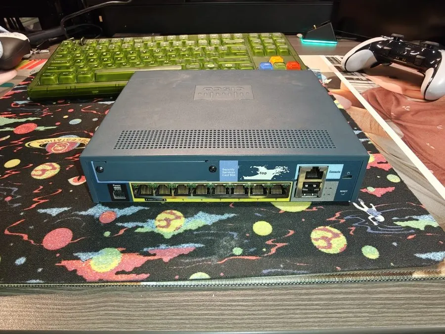 Межсетевой экран Cisco ASA 5505 Series Firewall 8-Port Fast Ethernet Layer 3 RJ- — фото лота 1
