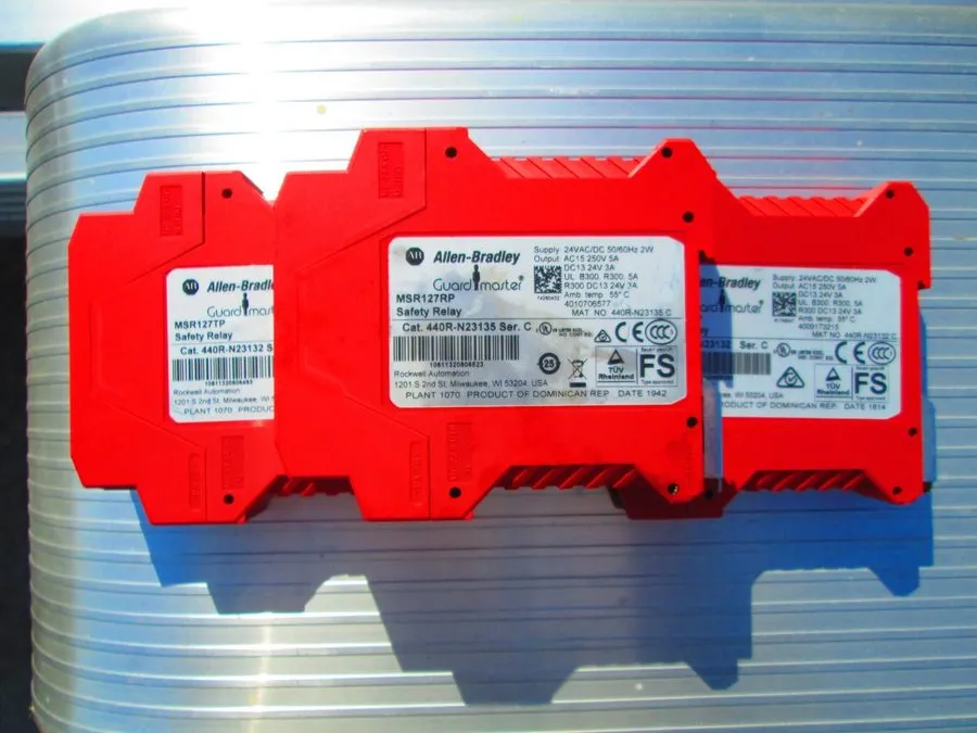 Реле безопасности Allen-Bradley MSR127RP / 440R-N23135 Guardmaster Safety Relay