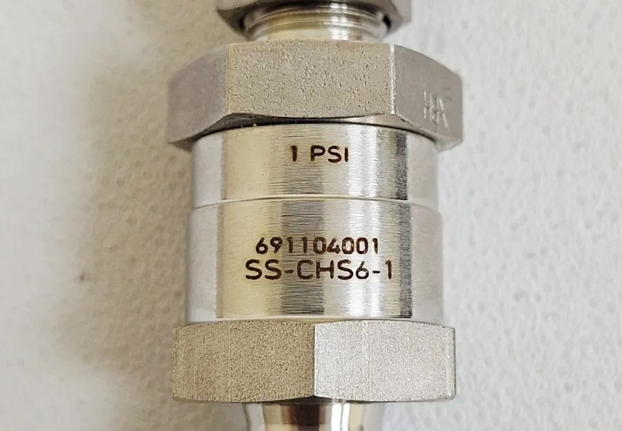 Клапан Swagelok 3/8" Poppet Check Valve, 1 psi, 316L, SS-CHS6-1