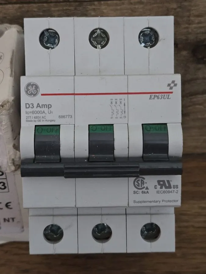 Автоматический выключатель GE Circuit Breaker, 3-P, 3A/480V, D,MFG Item Number E — фото лота 2