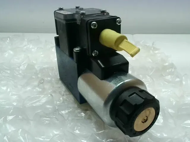 Пневмораспределитель REXROTH 4WE6 D 62/EG24N9DK24L/62=AN (R900738884) Directiona