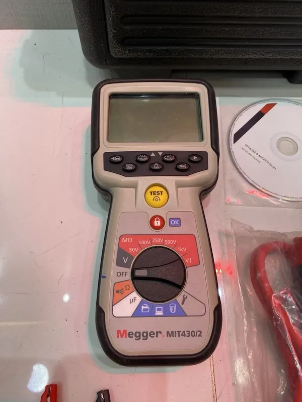Дисплей MEGGER MIT430/2 INSULATION AND CONTINUITY TESTER MIT430 / 2