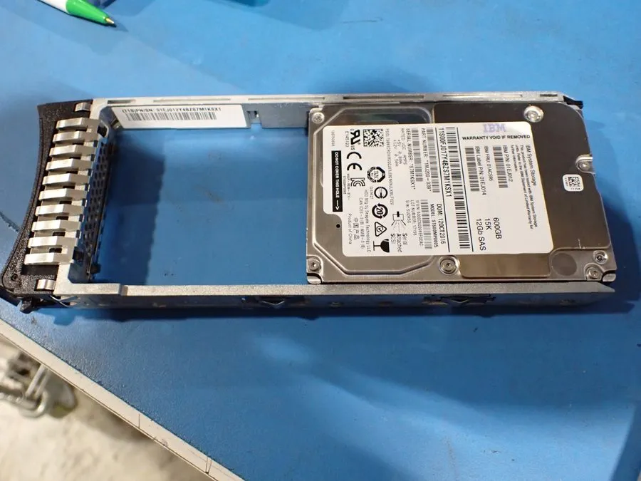 Жёсткий диск IBM 01AC595 600GB 15K 12GB 2.5" SAS HDD Internal Hard Disk Drives — фото лота 2