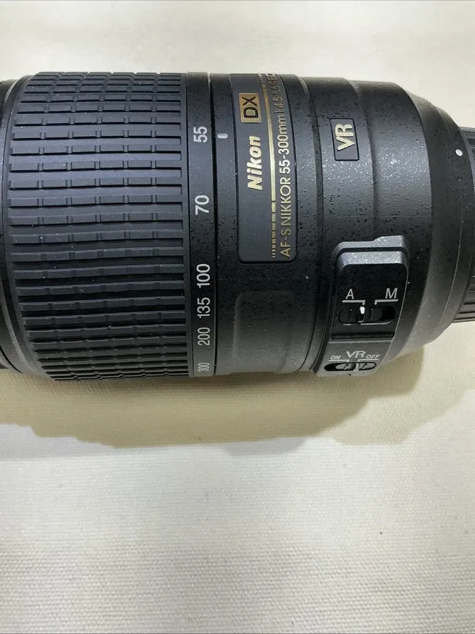 Объектив Nikon AF-S DX NIKKOR 55-300mm f/4.5-5.6G ED VR Telephoto Zoom Lens