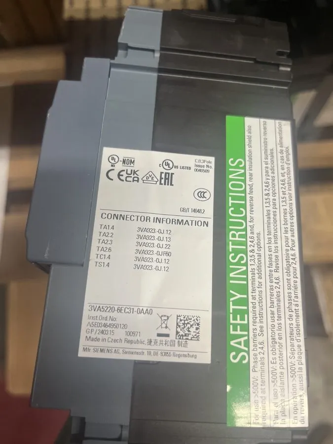 Автоматический выключатель Siemens 3VA5220-6EC31-0AA0 200A 3-Pole Molded Case Ci