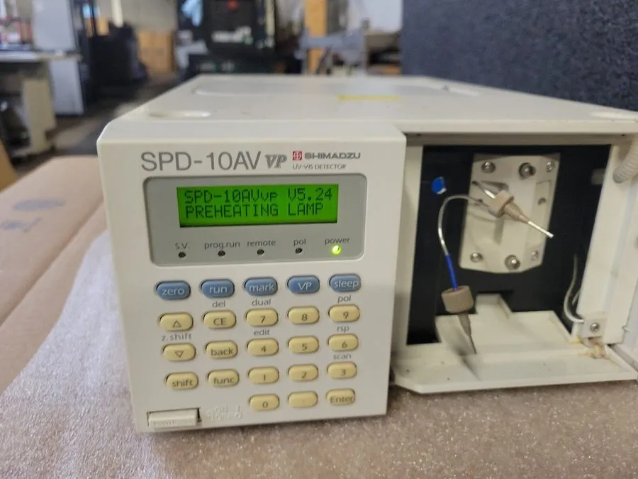 Хроматограф Shimadzu SPD-10AV VP HPLC System UV VIS Detector Agilent Waters HP — фото лота 2