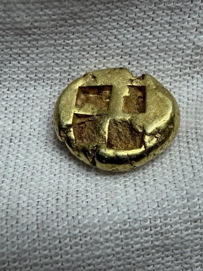 Лабораторный прибор Mysia. Kyzikos circa 550-450 BC. Electrum Hekte Hound on Tun — фото лота 1