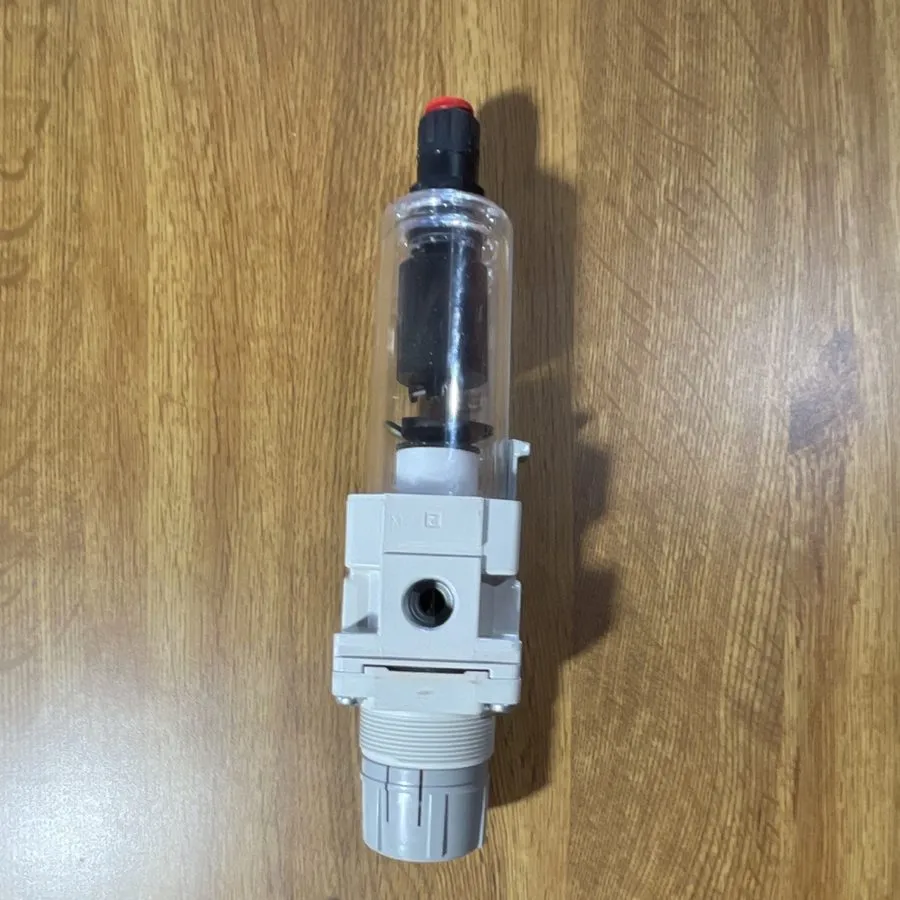 Трубопроводная арматура SMC AW30-N03BD-Z-A Air Pressure Regulator 100 psi Max — фото лота 1