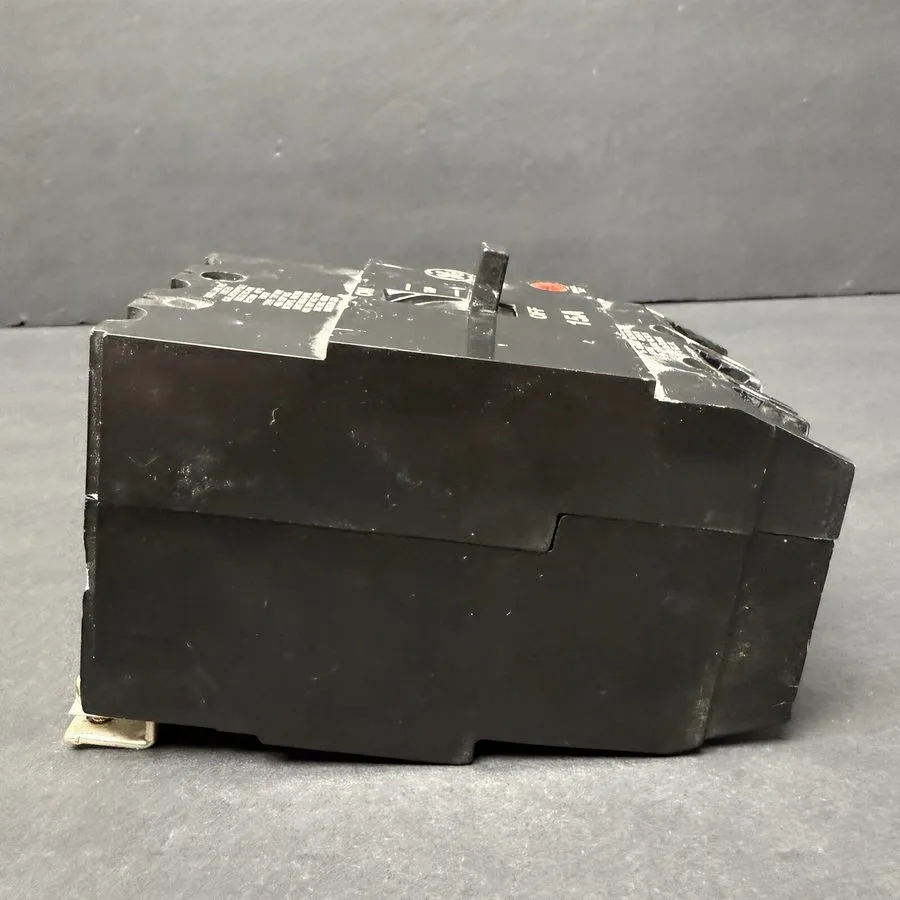 Автоматический выключатель General Electric E11592 3-Pole Circuit Breaker 100A 2