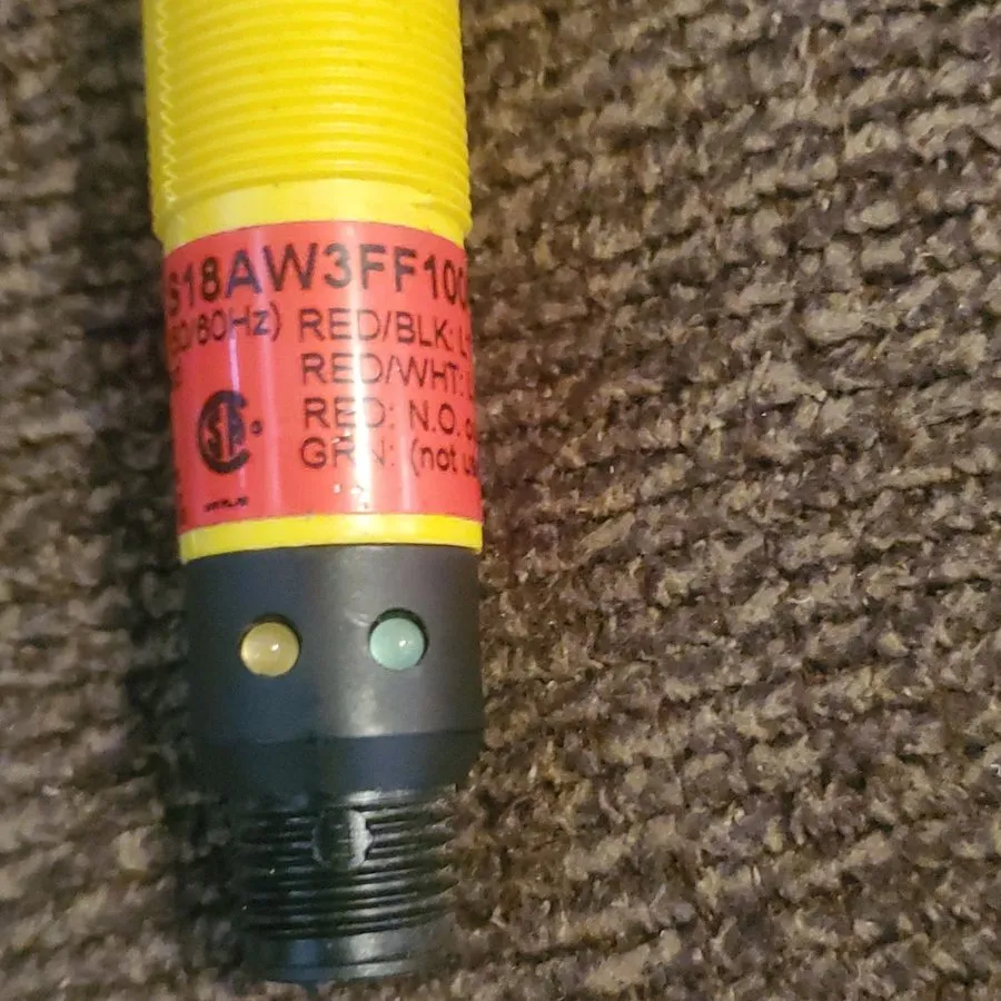 Фотоэлектрический датчик Banner S18AW3FF10Q1 photoelectric sensor DC solid state — фото лота 1