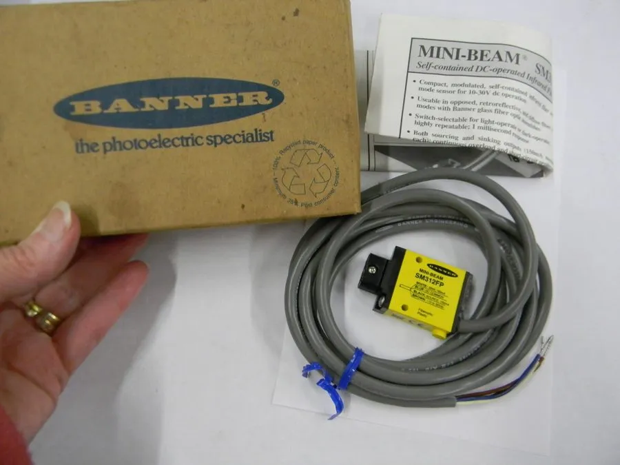 Фотоэлектрический датчик Banner SM312FP Mini-Beam Photoelectric Sensor 10-30V DC