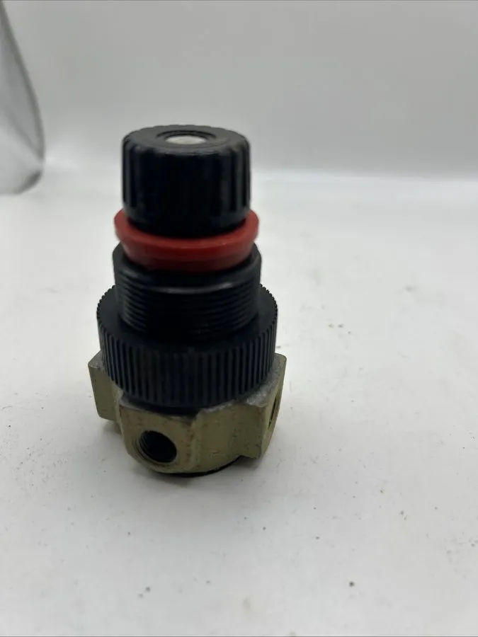 Регулятор давления Norgren R07-100-RNKA Pneumatic Regulator, In: 300psi, Out: 10