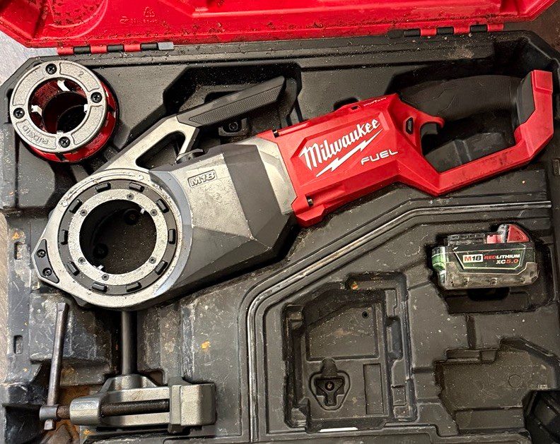 Режущий инструмент Milwaukee M18 FUEL 2874-20 ONE-KEY Pipe Threader NPT 1/2-2in  — фото лота 1