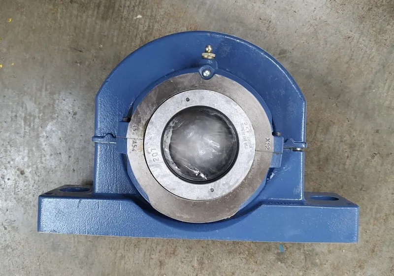 Подшипник SKF Cooper 01EBCP207EXAT Pillow Block with Split Roller Bearing 2-7/16 — фото лота 1