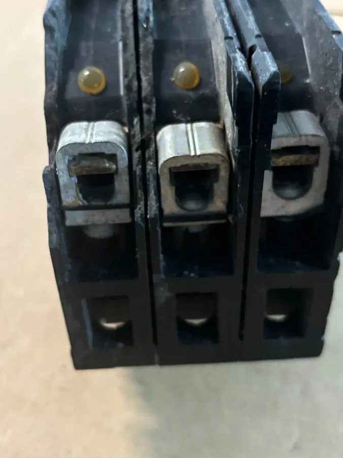 Автоматический выключатель Siemens LGB3B090 480V 90 A Bolt On Circuit Breaker 3  — фото лота 1