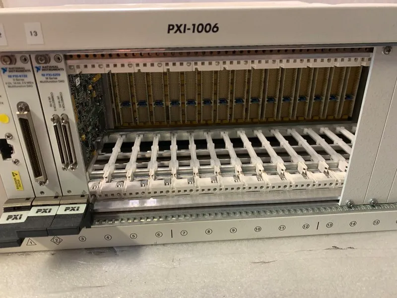 Шасси National Instruments NI PXI-1006 AC 18 Slot PXI Chassis