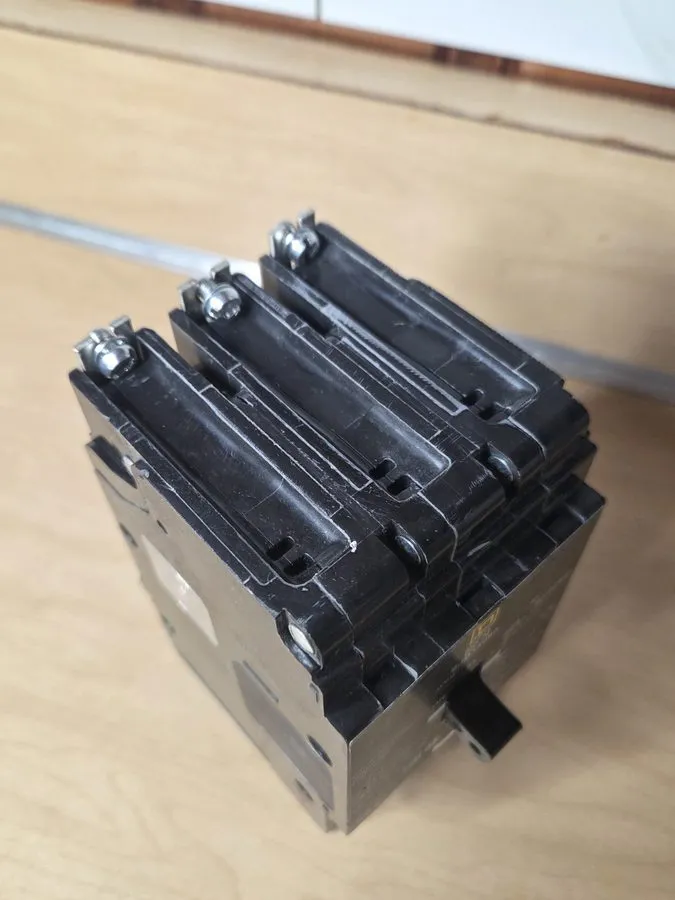 Автоматический выключатель Square D EJB34060 60A 3P 480V Bolt-On Circuit Breaker