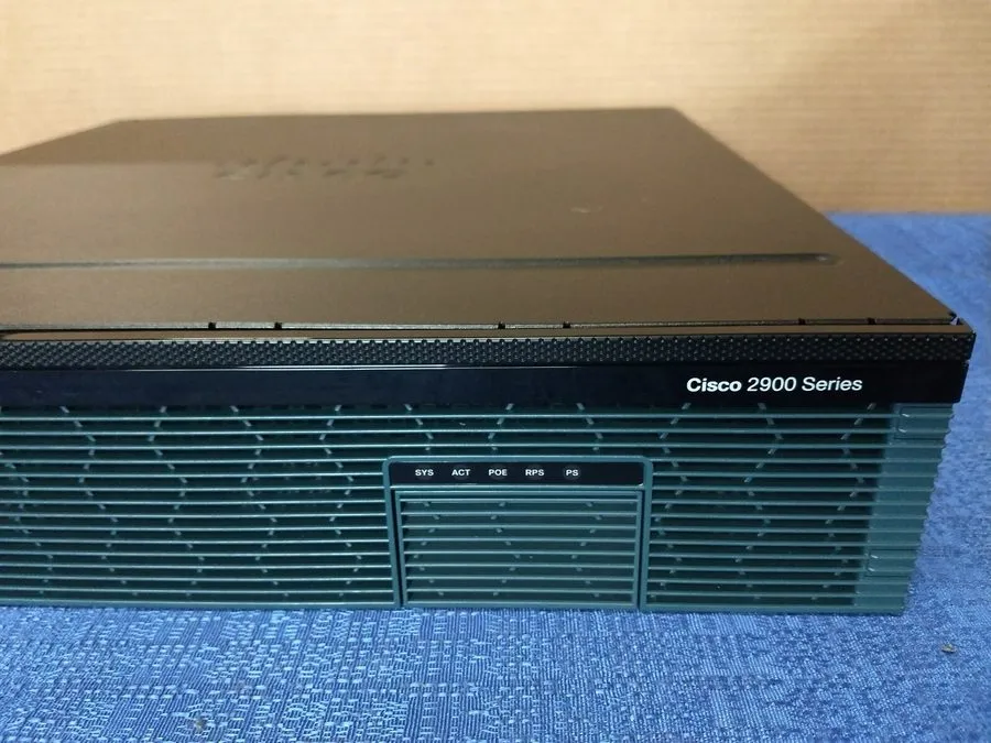 Маршрутизатор Cisco 2921 2900 Series 3-Port Gigabit Wired Router