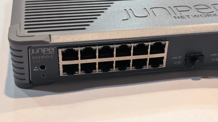 Коммутатор Juniper EX2300-C-12P 12 Port PoE+ Fanless Switch 2x 10GbE SFP+ Junos