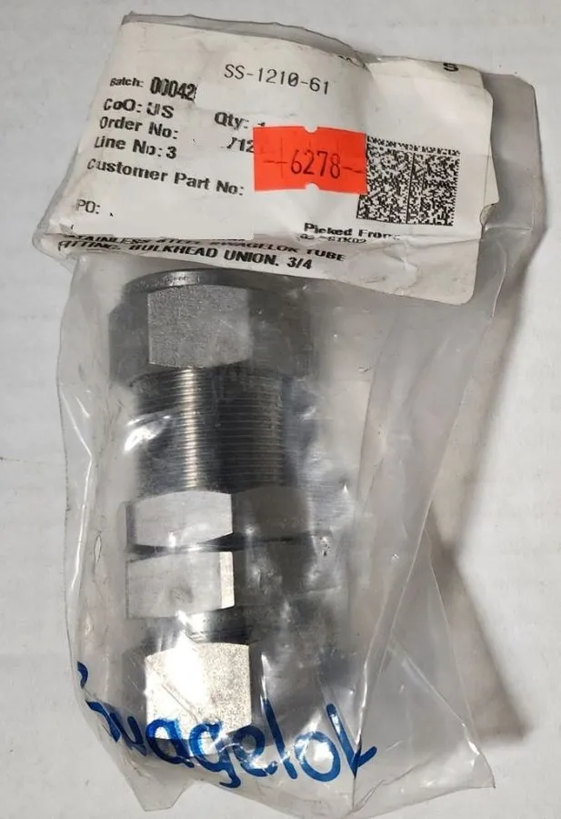 Фитинг Swagelok Stainless Steel Bulkhead Union Fitting 3/4" OD Tube SS-1210-61