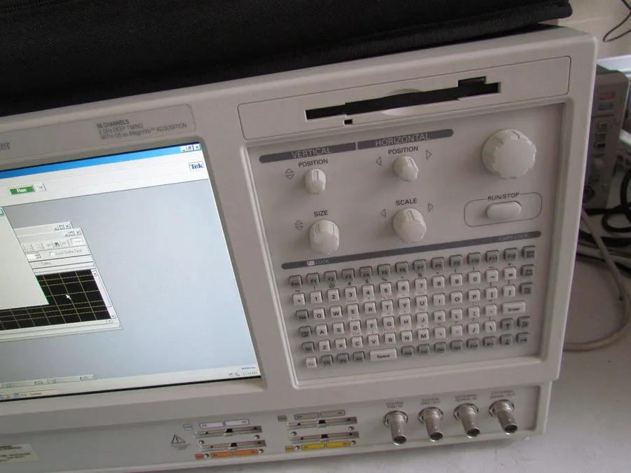 Логический анализатор Tektronix TLA5202 Logic Analyzer 68 ch 2GHz w/ 4 P6418 pro