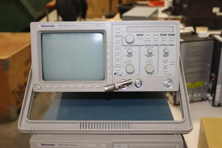 Осциллограф TEKTRONIX TDS340 Digital Oscilloscope 100MHz 2-ch 500 MS/s