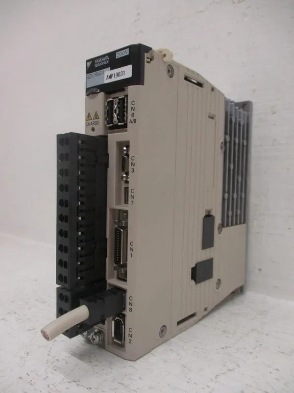 Сервопривод Yaskawa SGDV-1R6A11A Servopack AC Servo Drive — фото лота 1
