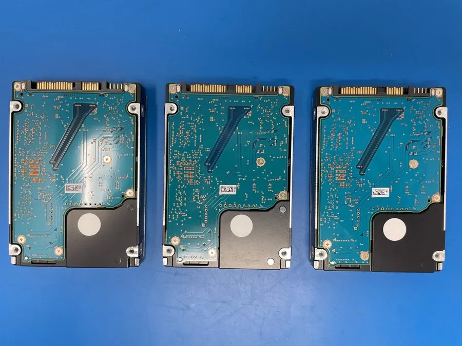 Жёсткий диск Lot: 3 Dell EMC-brand Toshiba 1.8TB HDD 10K RPM, SAS 12Gb/s 2.5", A — фото лота 1
