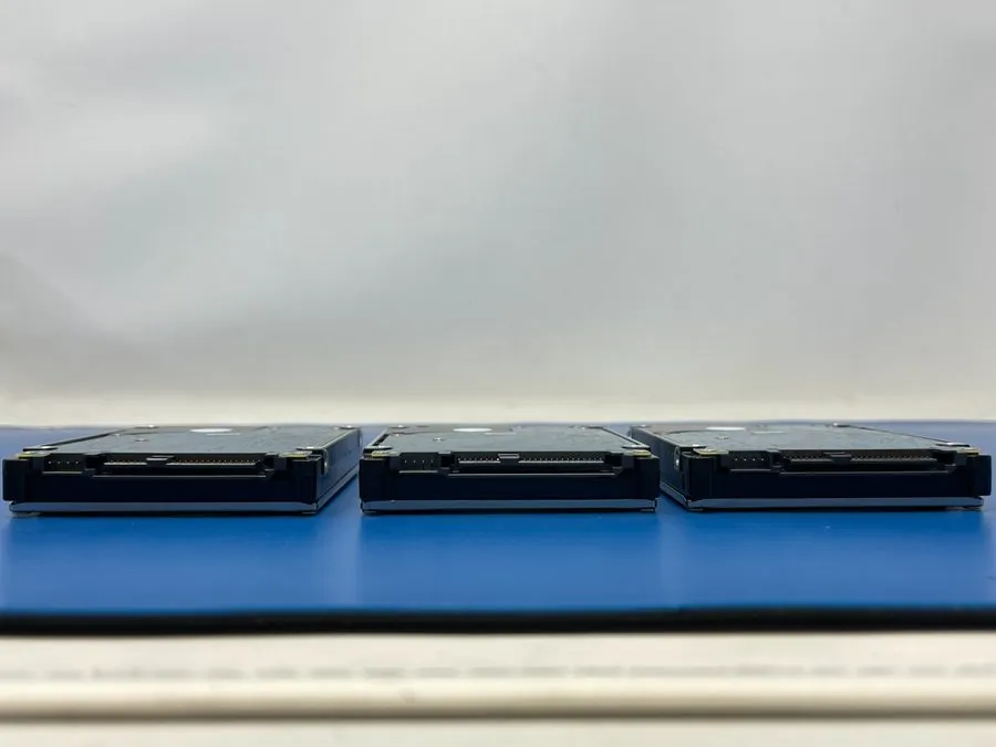 Жёсткий диск Lot: 3 Dell EMC-brand Toshiba 1.8TB HDD 10K RPM, SAS 12Gb/s 2.5", A — фото лота 2
