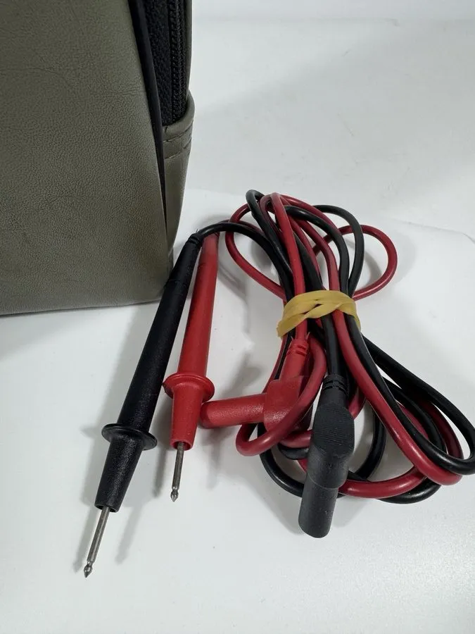 Мультиметр FLUKE 8060A TRUE RMS MULTIMETER W/ LEADS . 3