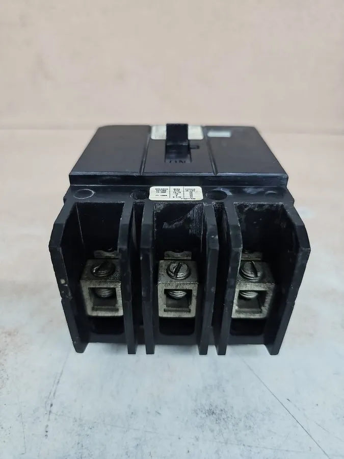 Автоматический выключатель Siemens BQCH3B030 30 Amp 3 Pole 277/480V BQCH Bolt On