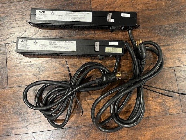 Блок розеток APC AP9571A 24A 208VAC Basic PDU Rackmount