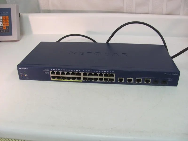 Коммутатор NETGEAR ProSafe FS728TLP 28-Port Smart Switch 12 Poe and 4 Gigabit Po