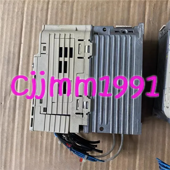 Частотный преобразователь Yaskawa Inverter CIMR-JT2A0006BAA J1000 1.1KW/0.75KW 2