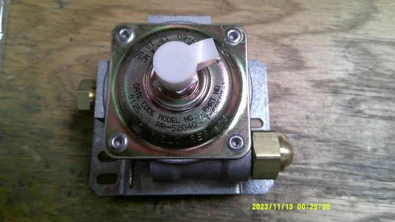 Трубопроводная арматура 7510P067-60, 74006429 Maytag range pressure regulator Op — фото лота 2