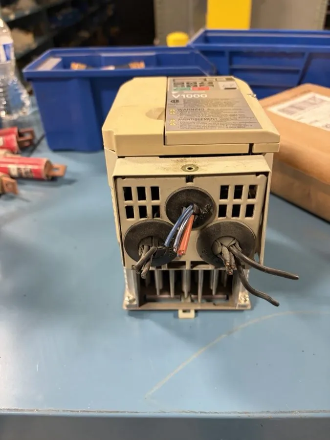 Частотный преобразователь Yaskawa V1000 CIMR-VU4A0009FAA Rev C AC Drive AC3PH 38