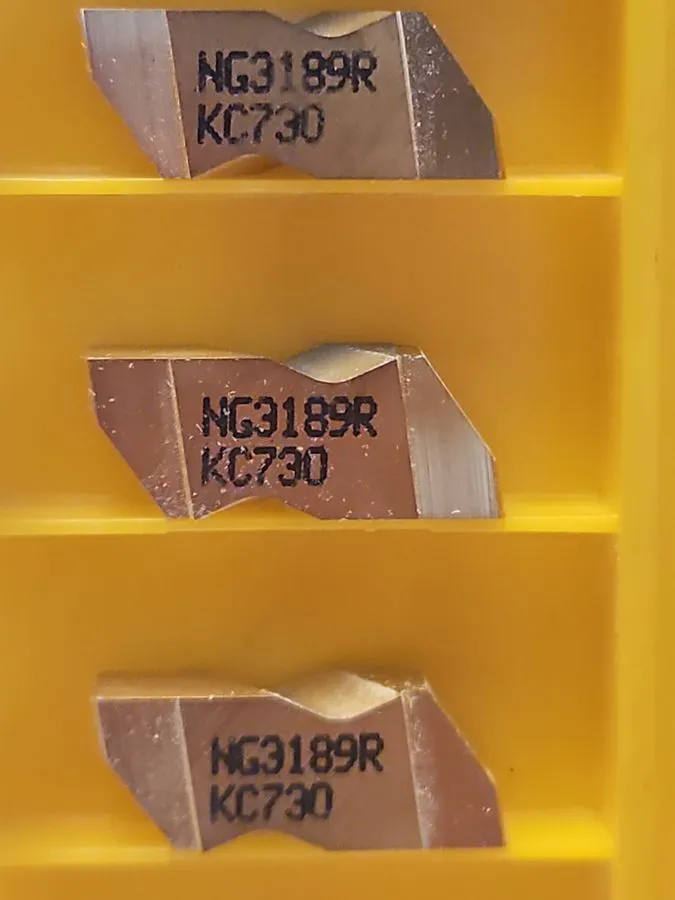 Режущий инструмент KENNAMETAL TOP NOTCH Series 3 grooving insert NG3189R KC810