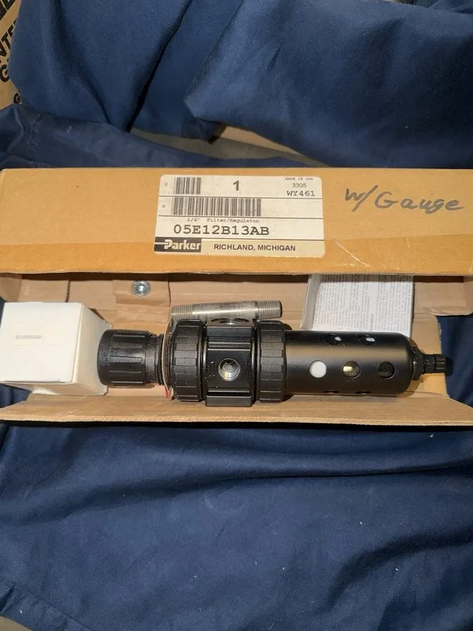 Блок подготовки воздуха Parker 05E12B13AB One Piece Filter Regulator 1/4" NPT 15