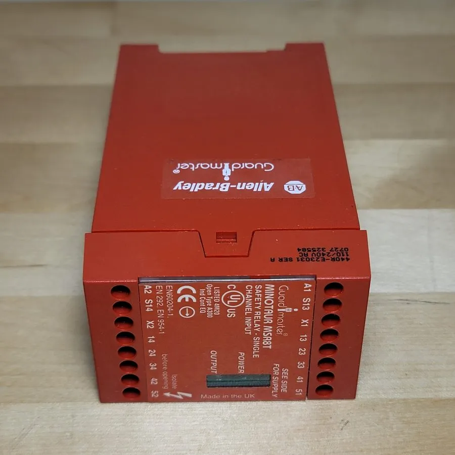 Реле безопасности Allen-Bradley Guardmaster 440R-E23031 Safety Relay 110/240V AC