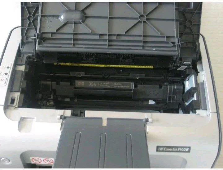 Лазерный принтер HP LaserJet P1006 Laser Printer in Great shape/ Low Page count