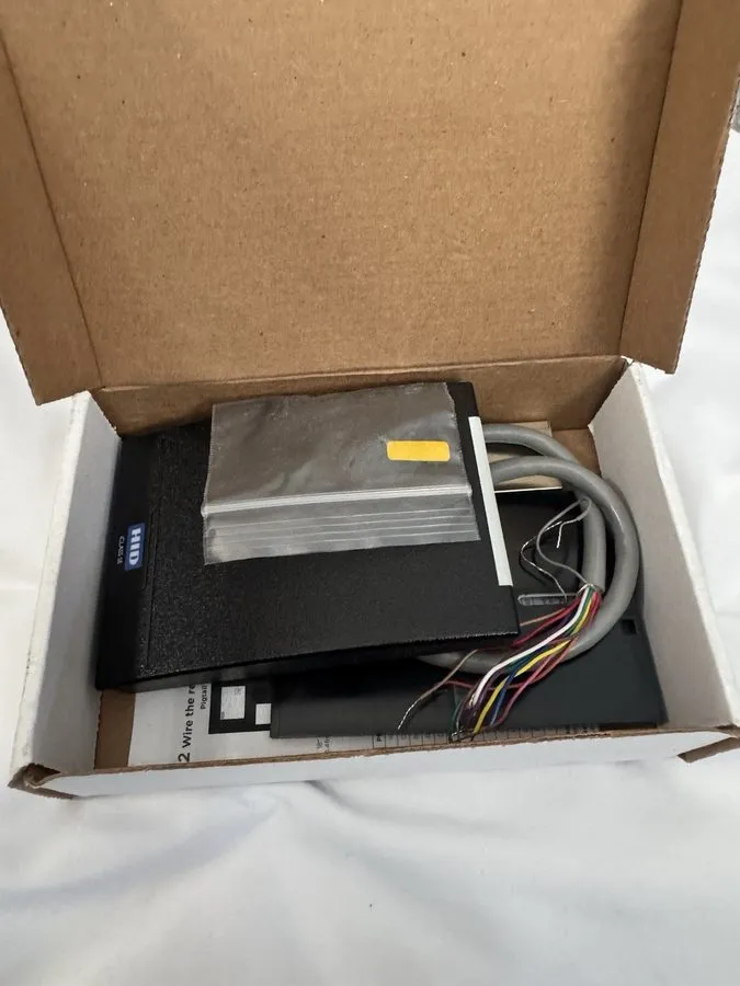 Оборудование видеонаблюдения HID iCLASS SE R40 Wall Switch er 920NTNNEK00000 RFI