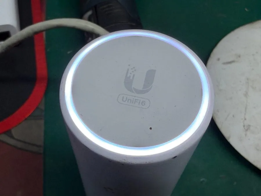 Точка доступа Wi-Fi Ubiquiti U6 Mesh, Wifi 6 Indoor/Outdoor Access Point U6-Mesh